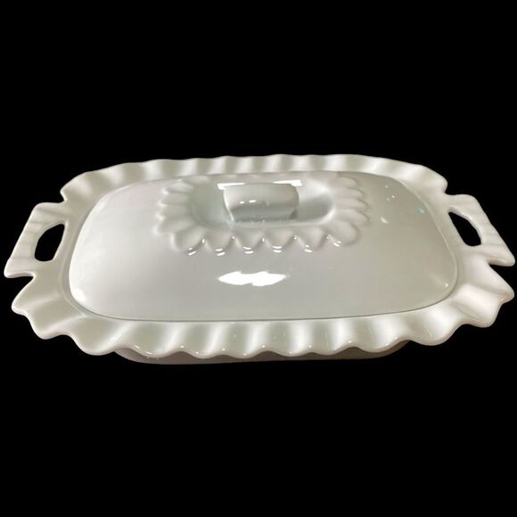 Elegant White Ceramic Serving‎ Dish with Lid - Ruffled Edge Design - Picture 1 of 16